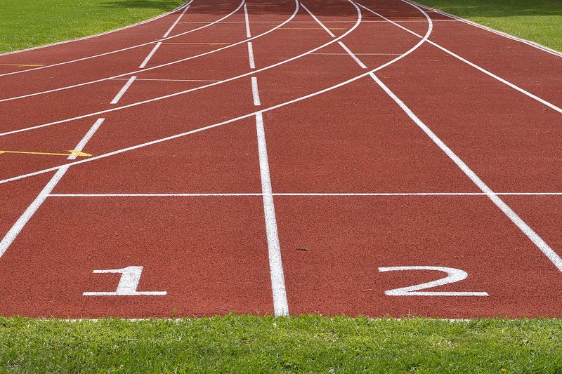 Datei:Tartan-track-2678544 1920 (von annca auf pixabay).jpg