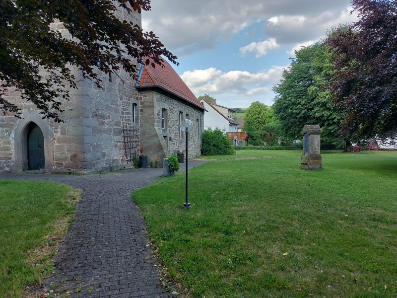 Datei:Kirchhof.jpg