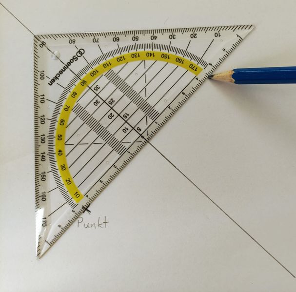 Datei:Geodreieck Achsensymmetrie 1.jpg
