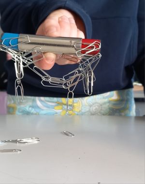Experiment mit Büroklammern .jpg