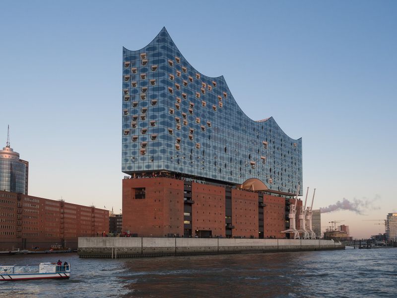 Datei:Hamburg-2000421 1920.jpg