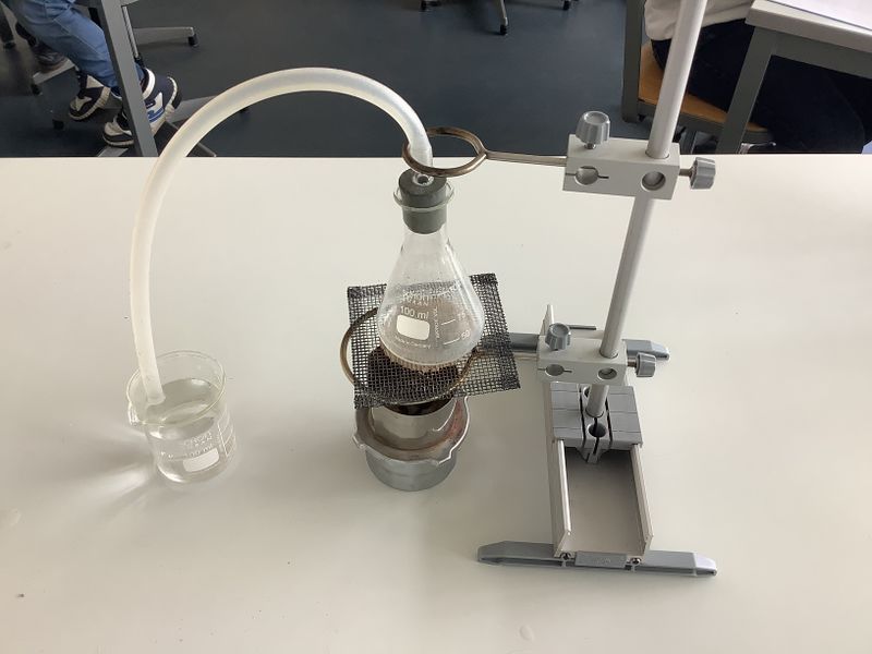 Datei:Bläschen im Wasserglas SV .jpg