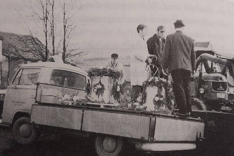 Datei:Neue Kirchenglocken Velmeden.jpg