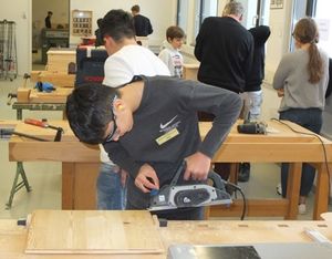 Auch der Elektrohobel fand vollen Einsatz.