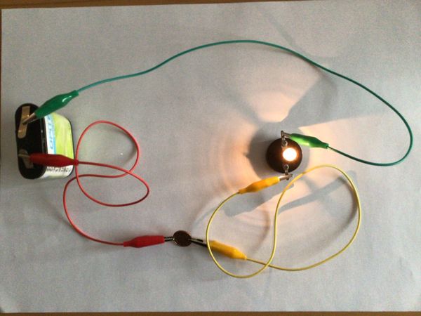 Test-Stromkreis elektrische Leiter.jpg