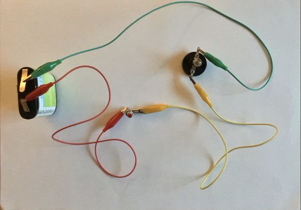 Taschenlampenschaltung mit Taster.jpg