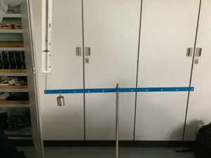 Bild zur einseitigen Hebelkraft. F2: 100g F1: 5cm