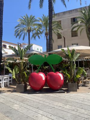 Pacha Kirsche - Ibiza .jpg