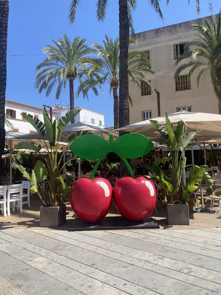 Datei:Pacha Kirsche - Ibiza .jpg